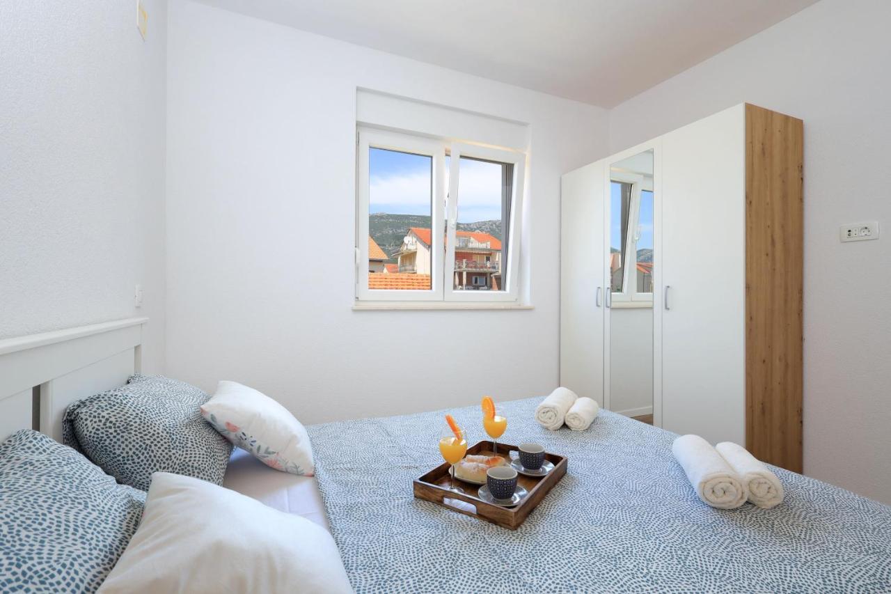 Bonaca Apartments With Terrace And Private Parking Kaštela Eksteriør bilde